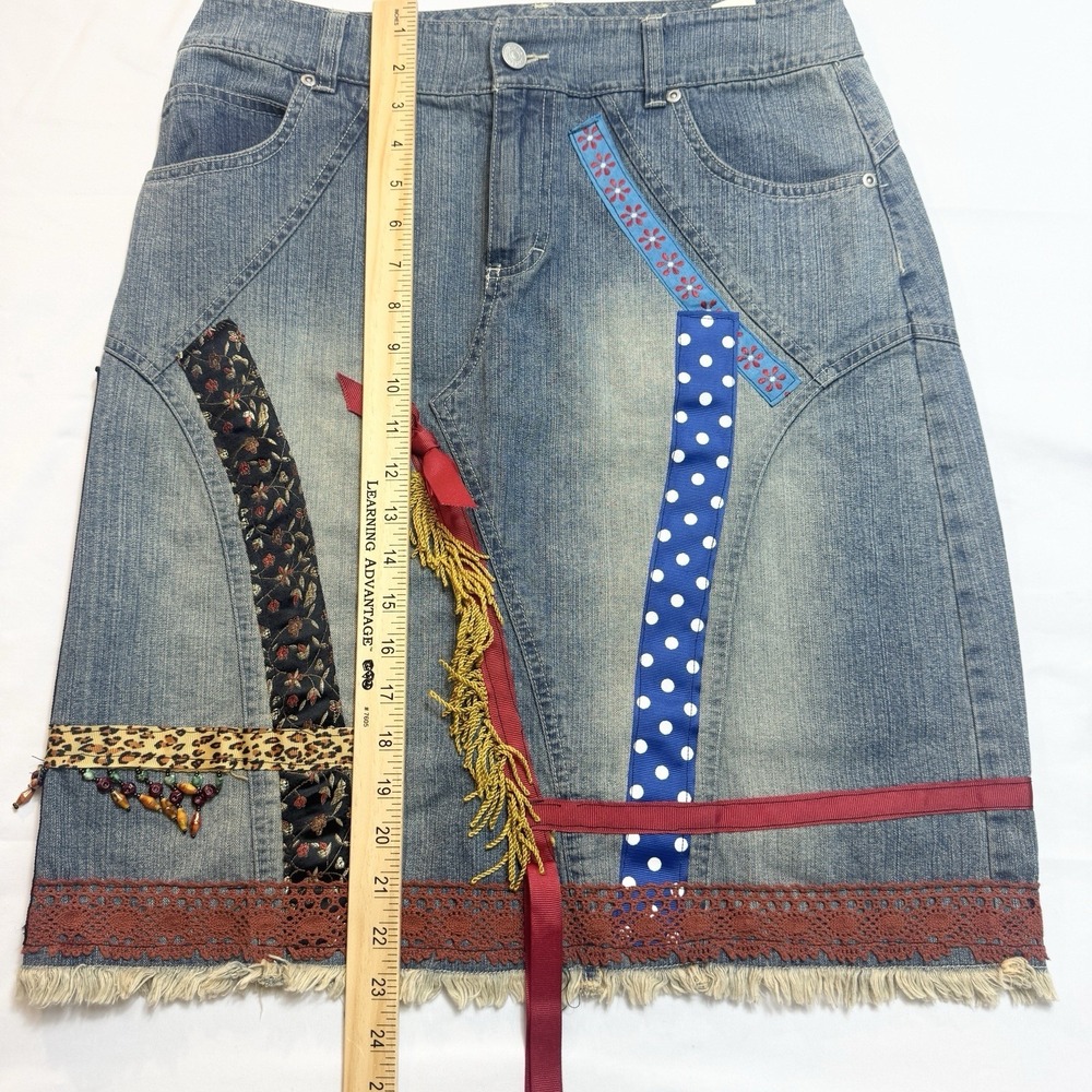 Vintage Upcycled Denim Patchwork Skirt Womens 8 Jean Indie Cowgirl Western Boho - Picture 9 of 9